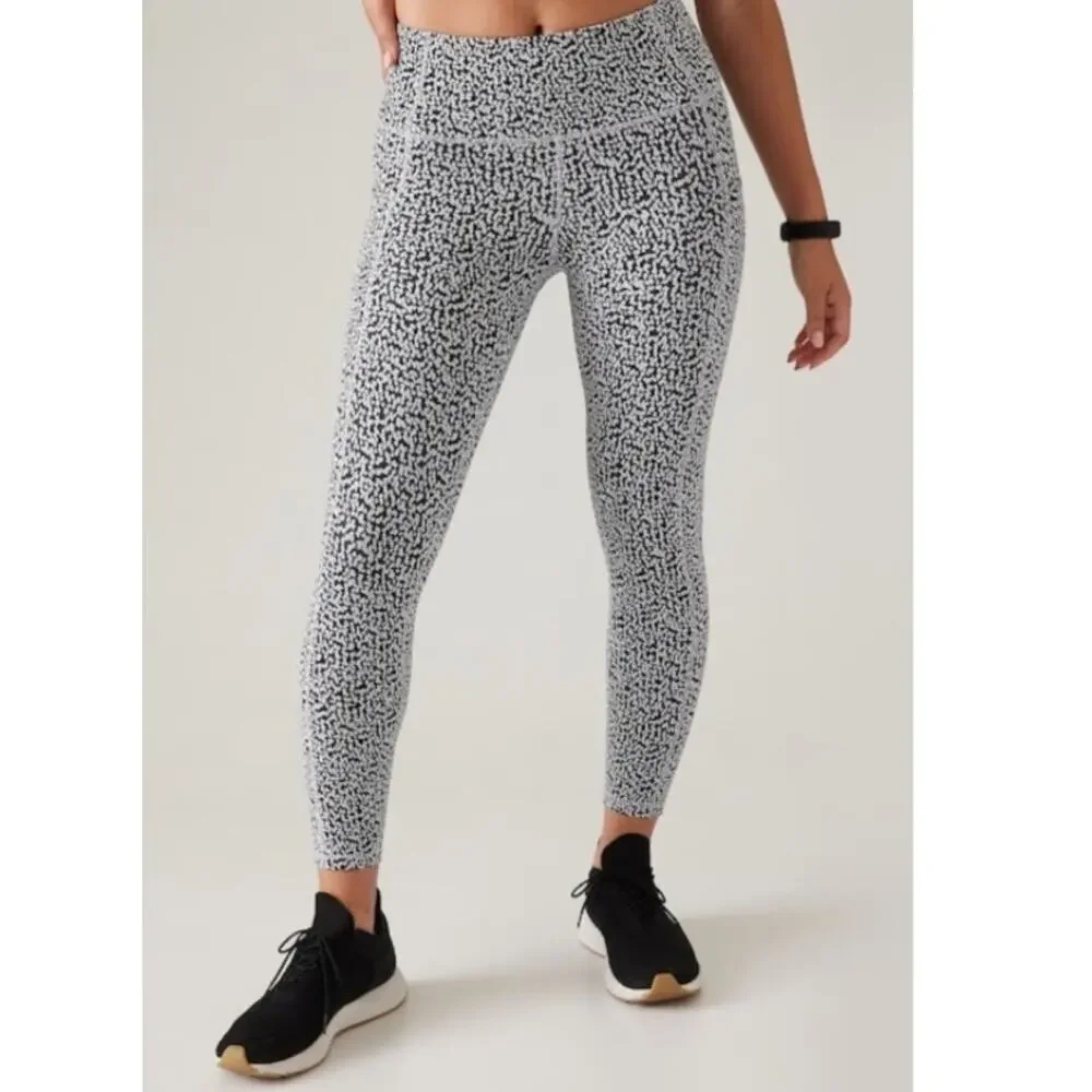 Athleta Ultimate Stash Textured 7/8 Leggings Womens Large Camilla Water Violet